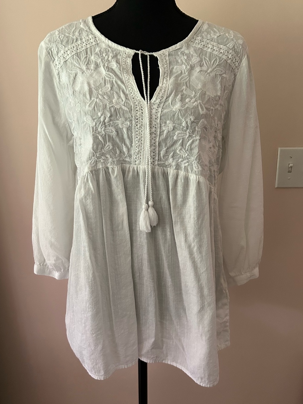 GAP White Embroidered Peasant Blouse